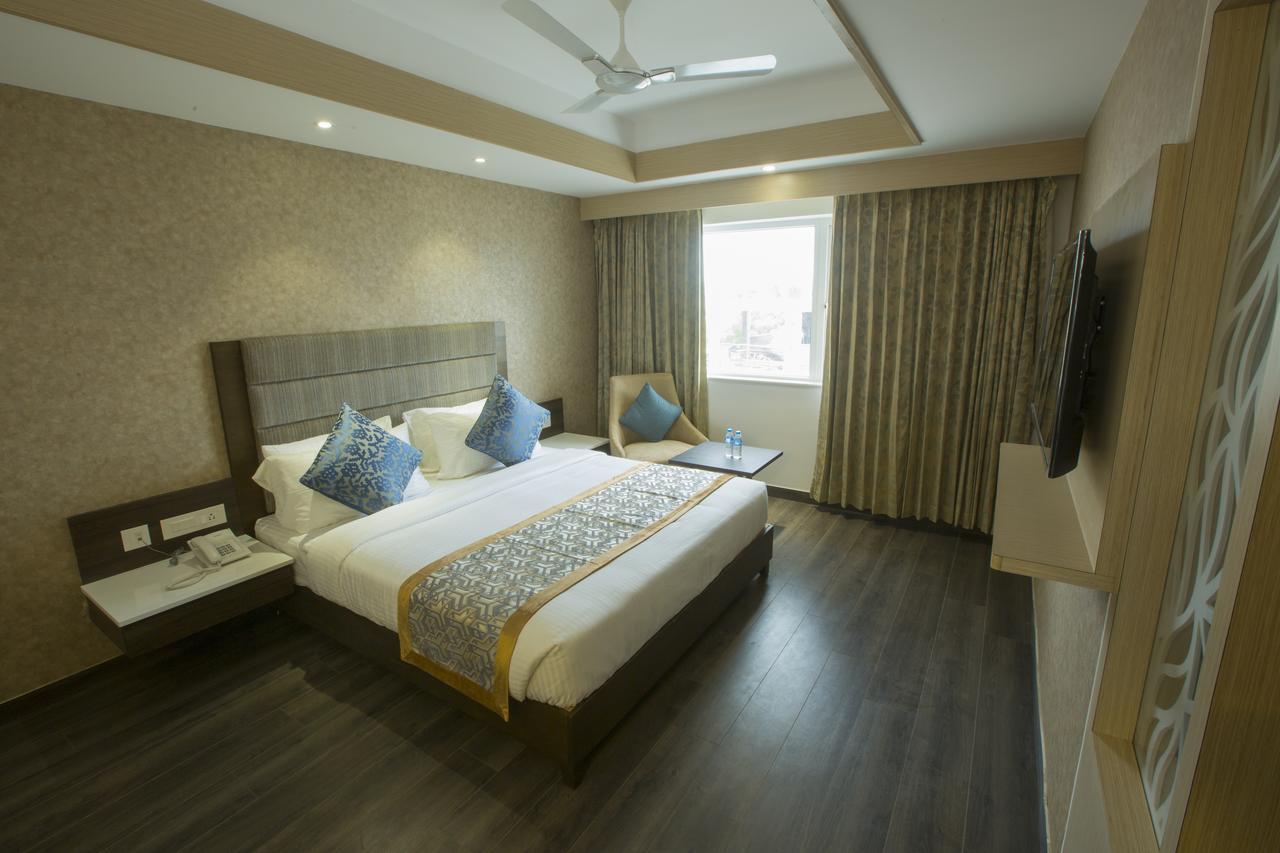 Hotel Saradha Grande Pudukkottai Exteriér fotografie